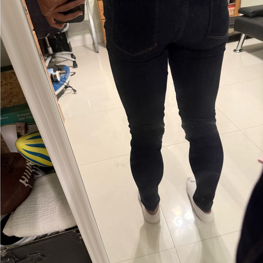 Women's Skinny Jeans in Black